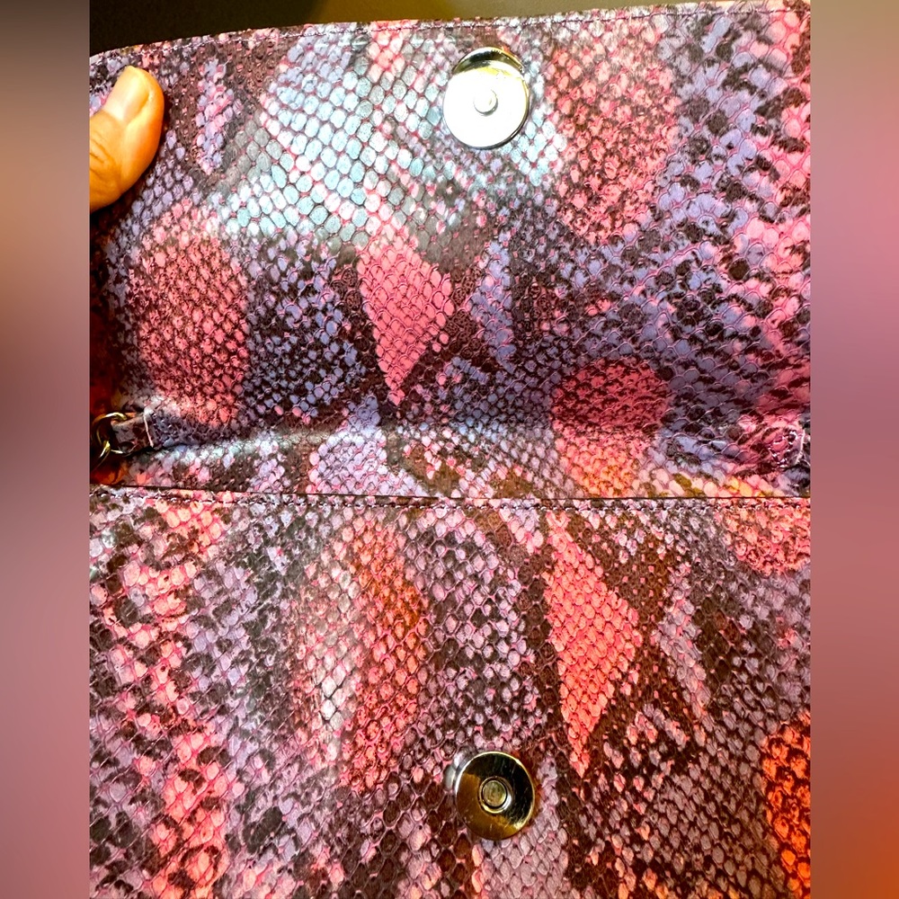 BEBE SNAKESKIN PRINT SHOULDER BAG. - Picture 8 of 8